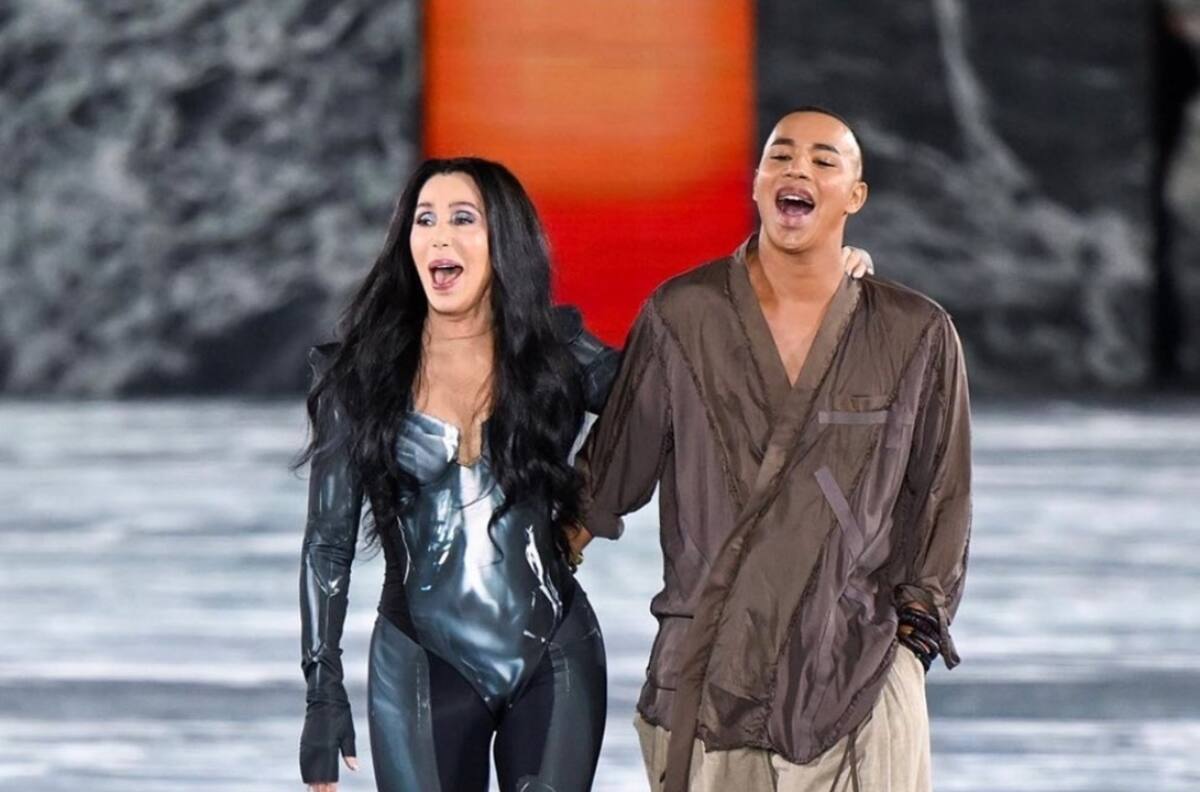 Cher se convierte en la reina del desfile a sus 76 años