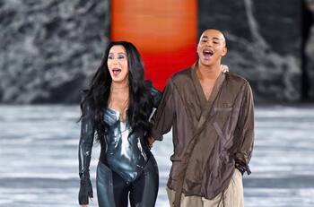 Cher se convierte en la reina del desfile a sus 76 años