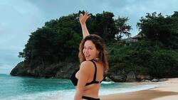 Chiquis Rivera cautiva a sus fans con un diminuto traje de baño amarillo y delineada figura