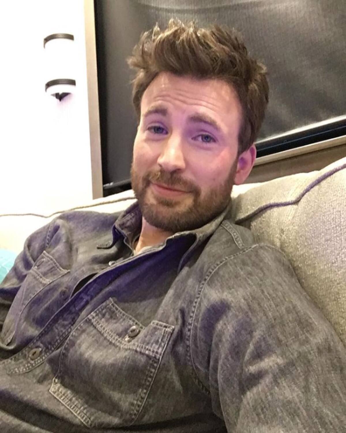 Chris Evans celebró el Día Internacional del Perro con tiernas fotografías junto a Dodger - Créditos: Instagram