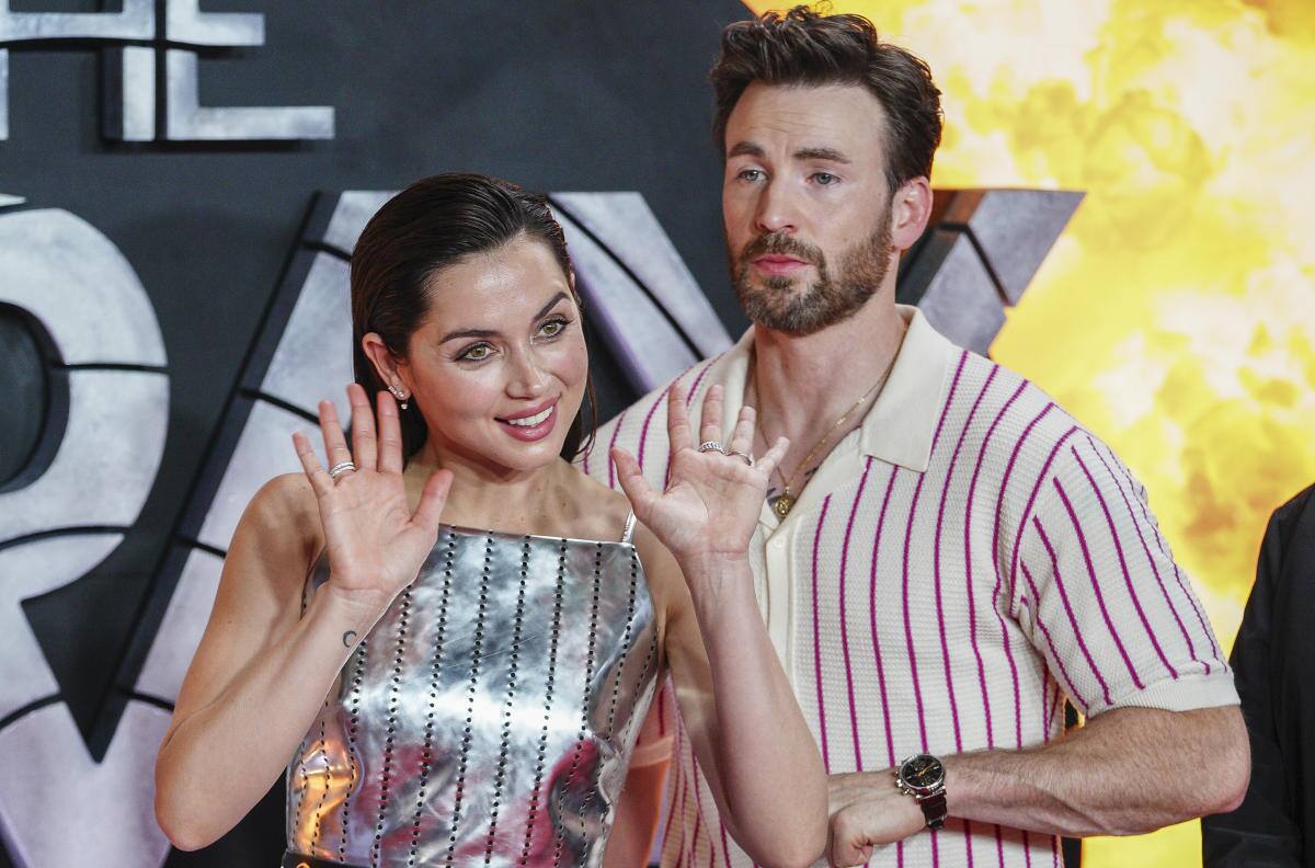 Chris Evans sorprende a sus fans al hablar español para una entrevista