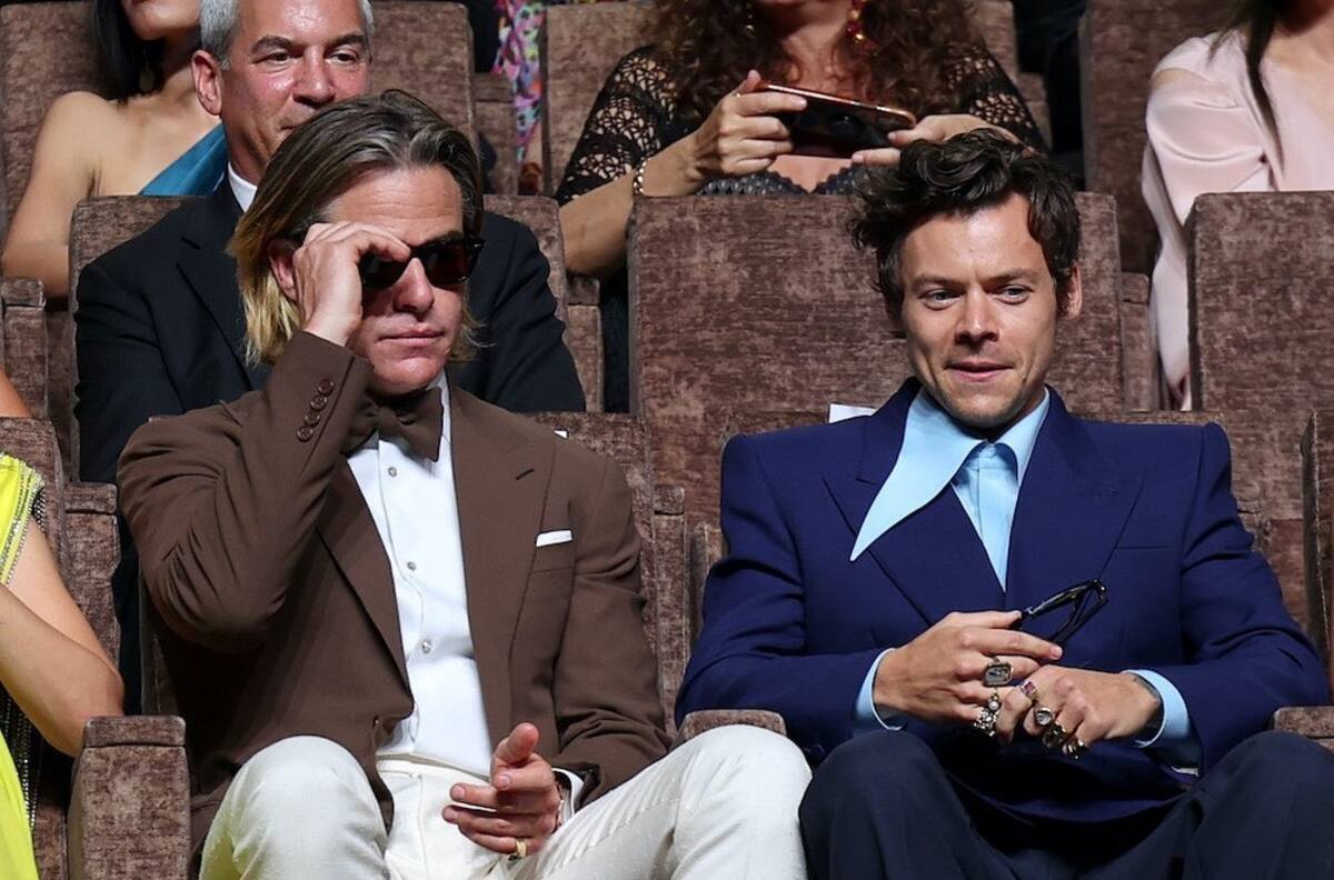 Esto opina Chris Pine de Harry Styles, a quien se le acusa de haberle escupido en una premiere