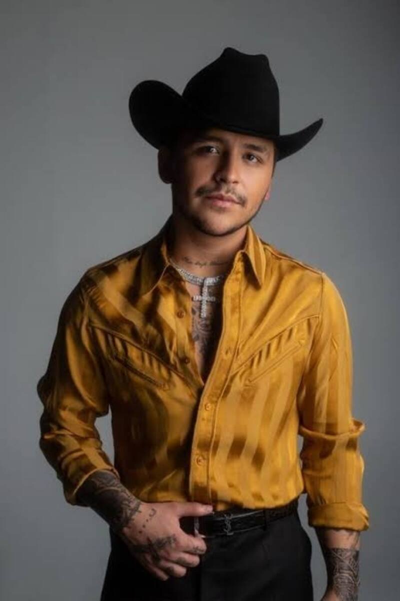 Christian Nodal aparece borracho en un casino Christian Nodal es grabado caminando borracho en un casino - Créditos: Twitter