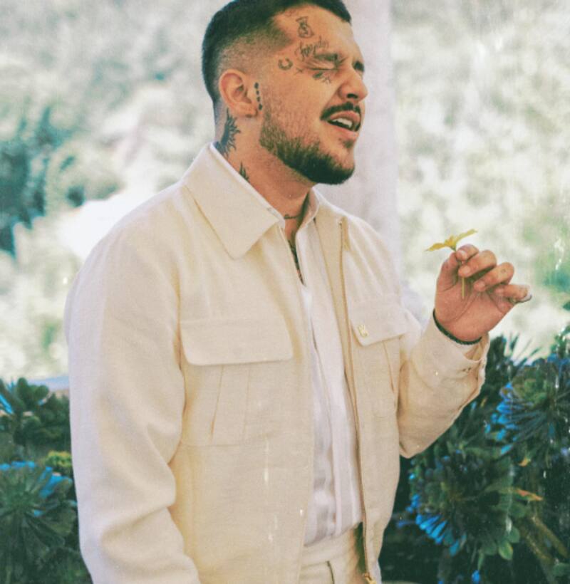 Christian Nodal ya no tiene los tatuajes de su cara - Créditos: Instagram