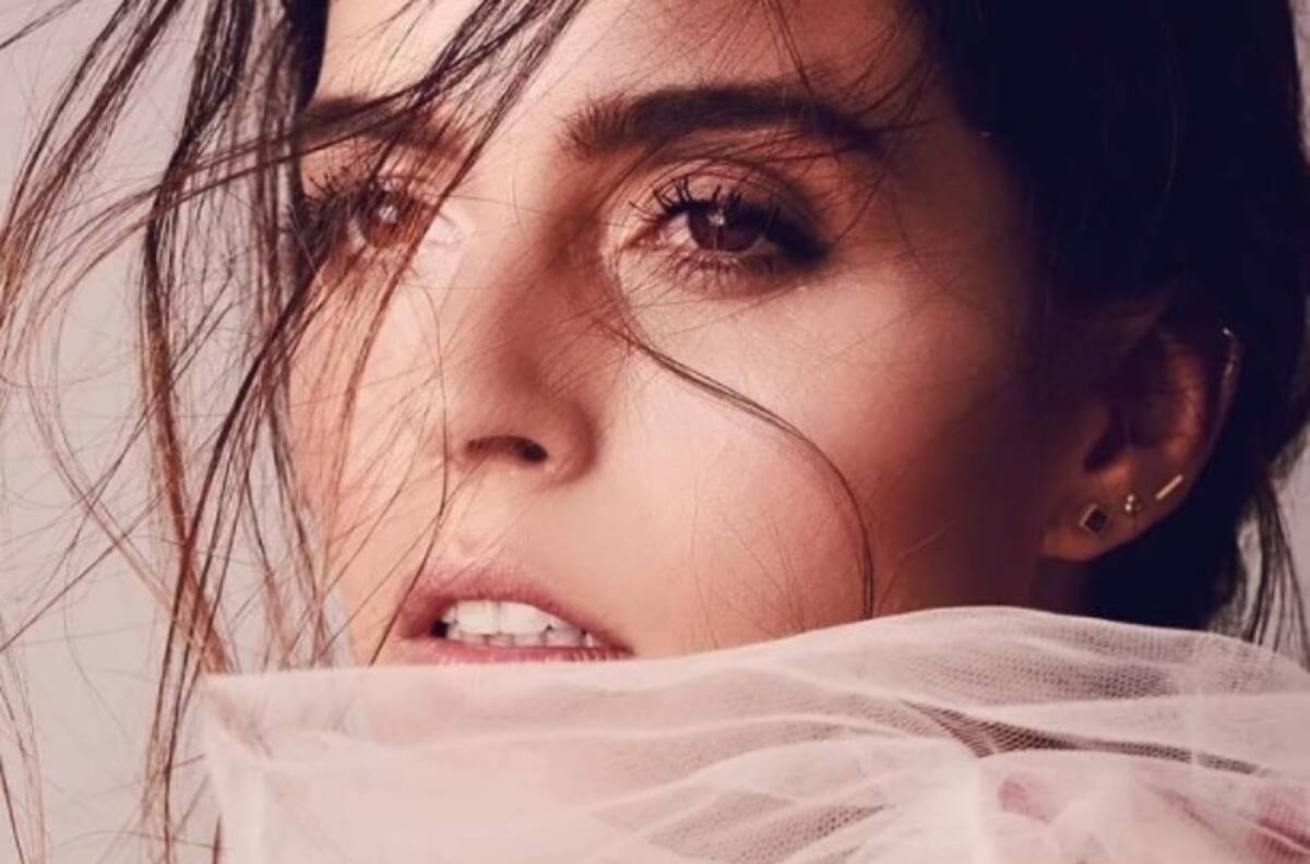 Claudia Álvarez simboliza en una foto muy personal su encierro durante dos años