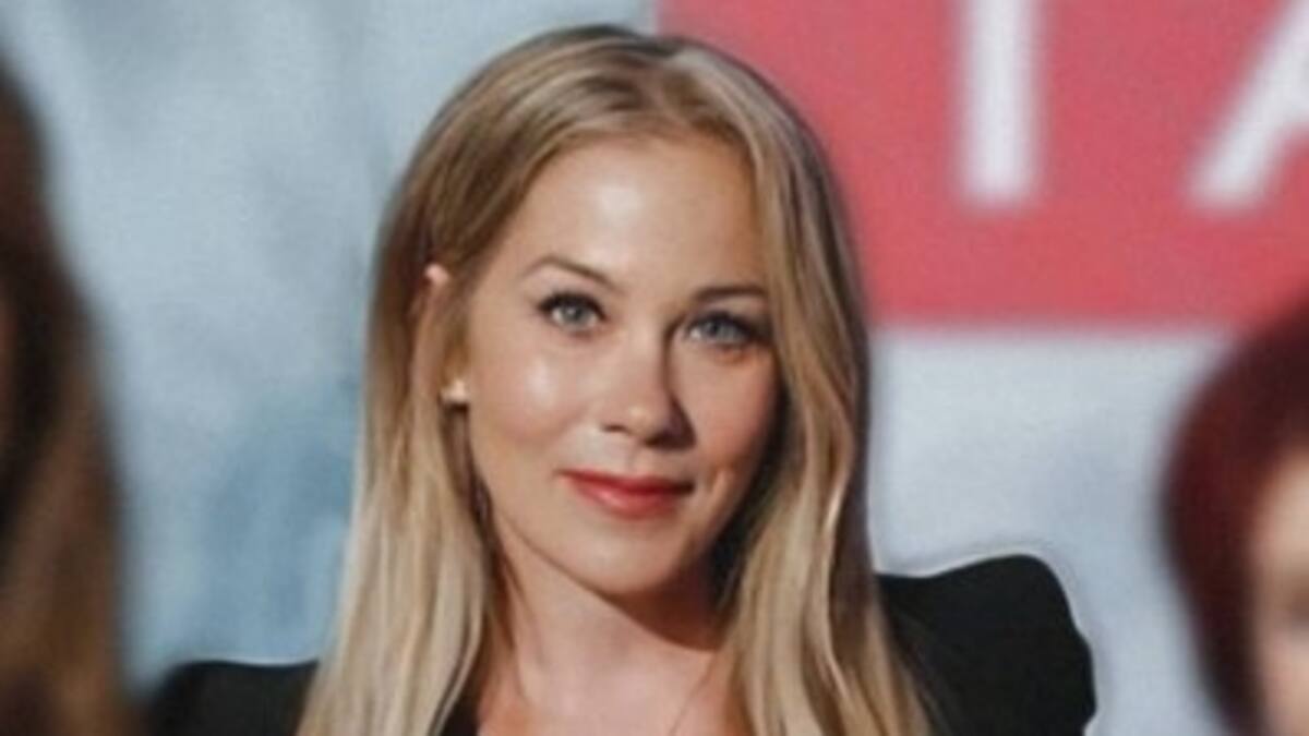 Christina Applegate ingresa al Paseo de la Fama y se aleja de los set por la esclerosis múltiple