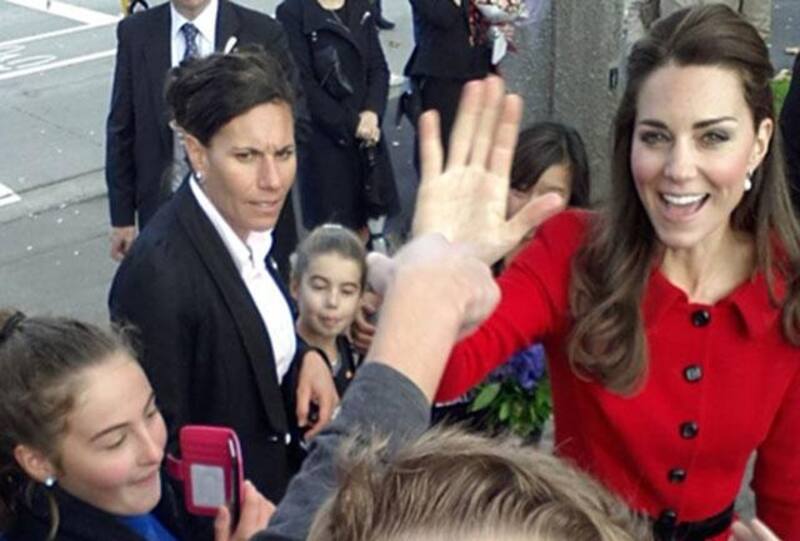 Como pocas veces, Kate accedió a tomarse una selfie como sucedió en 2014 - Créditos: Twitter
