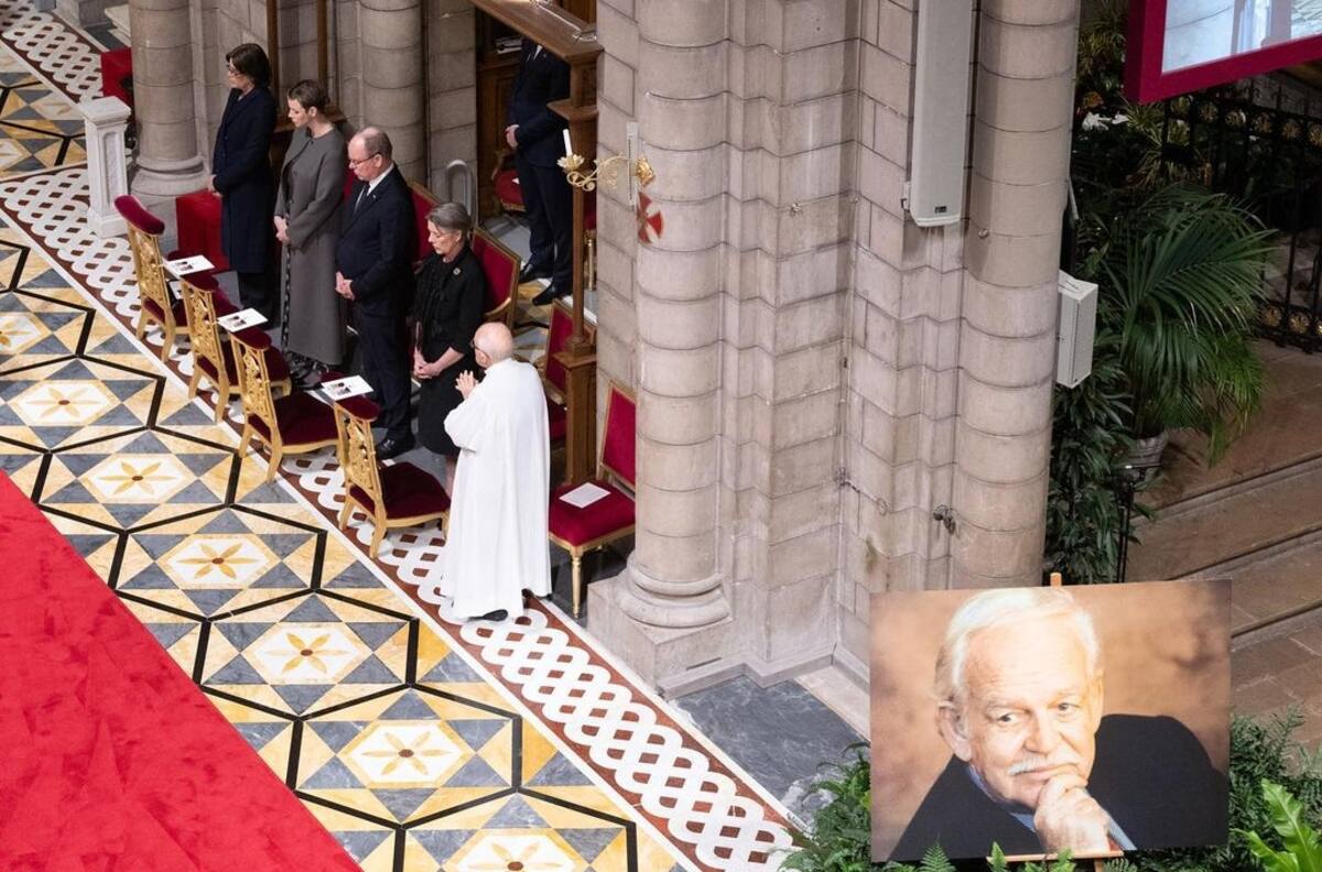 Princesa Charlene se reencuentra con Carolina y Estefanía de Mónaco, pero de forma muy desangelada