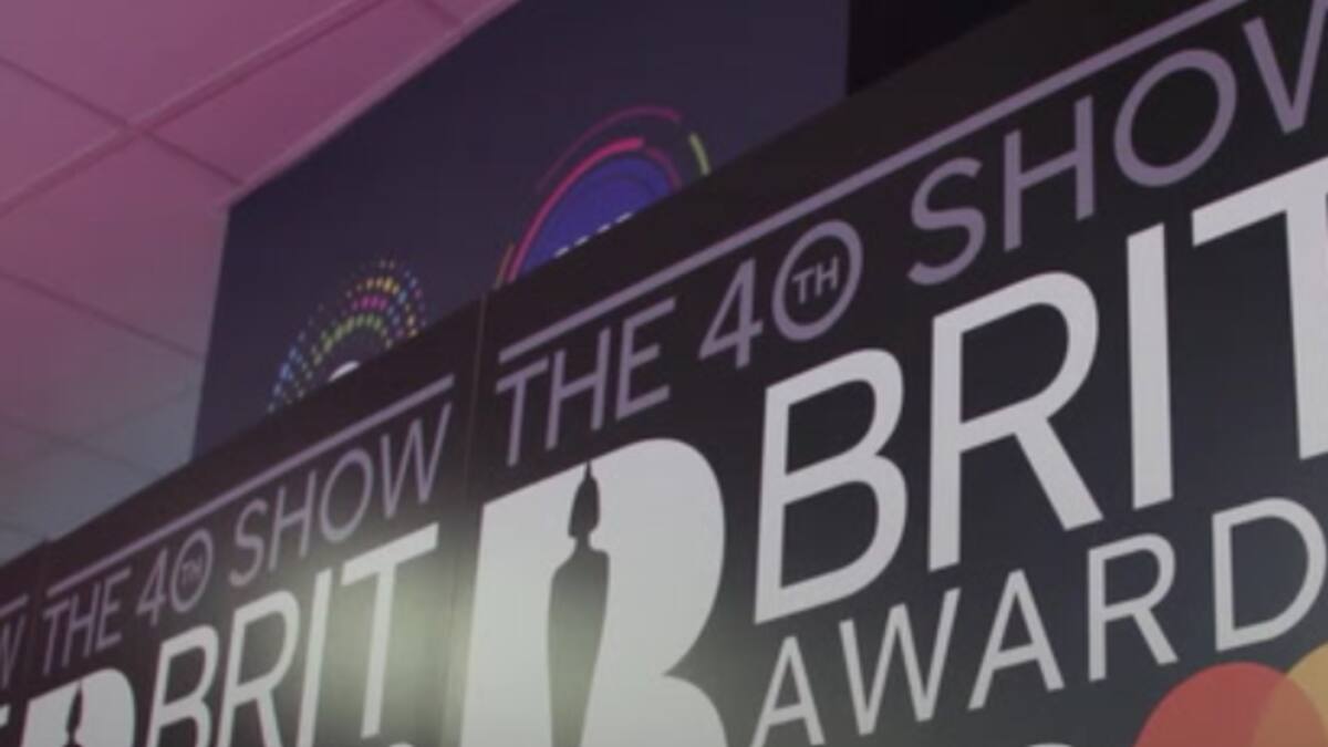 Escándalo en los BRIT Awards por una presentación demoniaca