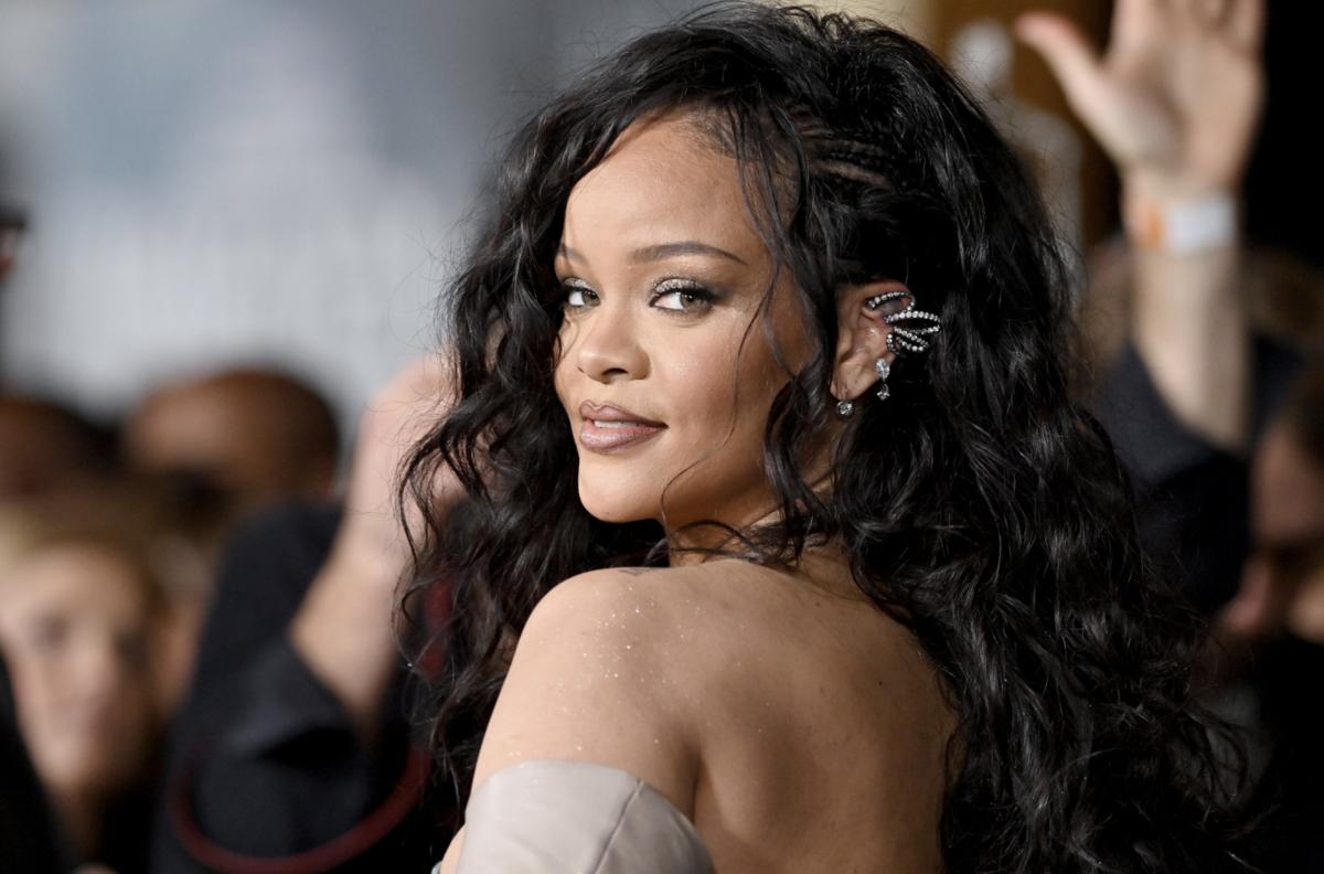 Rihanna confiesa por qué decidió regresar a la música a menos de un año de haber tenido a su bebé