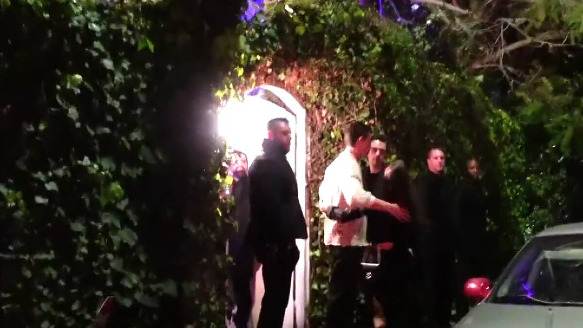 Shawn Mendes asiste a fiesta post Grammy con su amiga frecuente, 27 años mayor