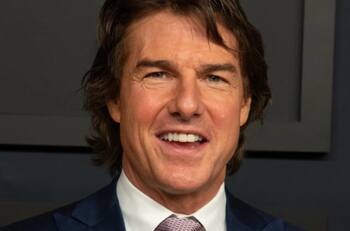 Tom Cruise no pasa inadvertido con un exagerado tono bronceado en almuerzo de los Óscar