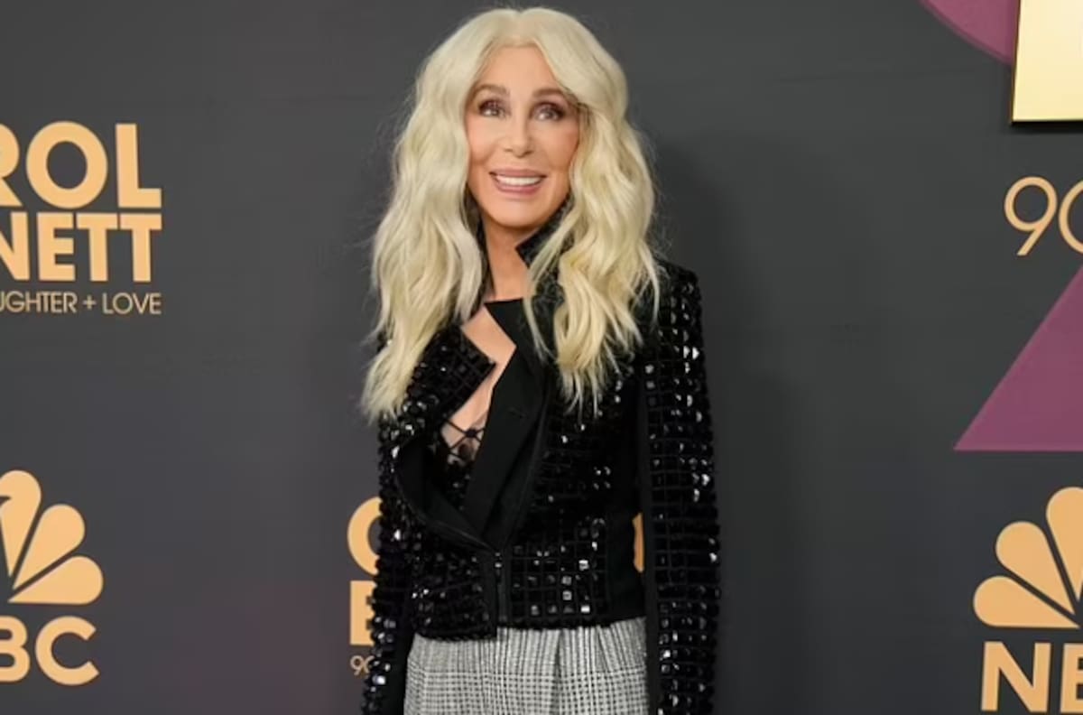Cher habla sobre su novio 40 años más joven en el cumpleaños de Carol Burnette