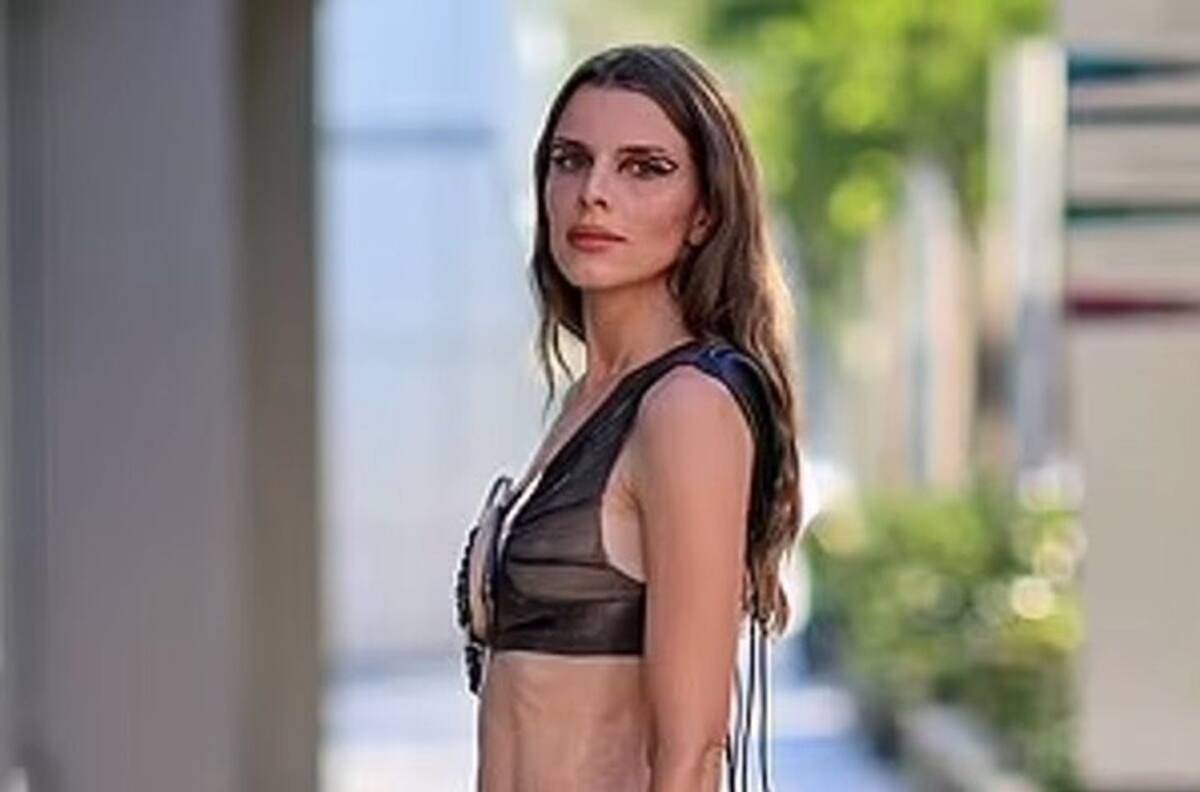 Julia Fox es objeto de críticas en las redes sociales por utilizar extraño atuendo de látex