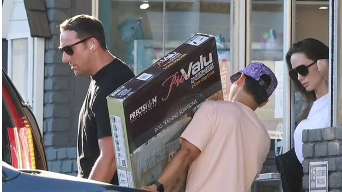 Angelina Jolie regresa a Los Ángeles tras el rodaje de su película y hace tierna compra con su hijo