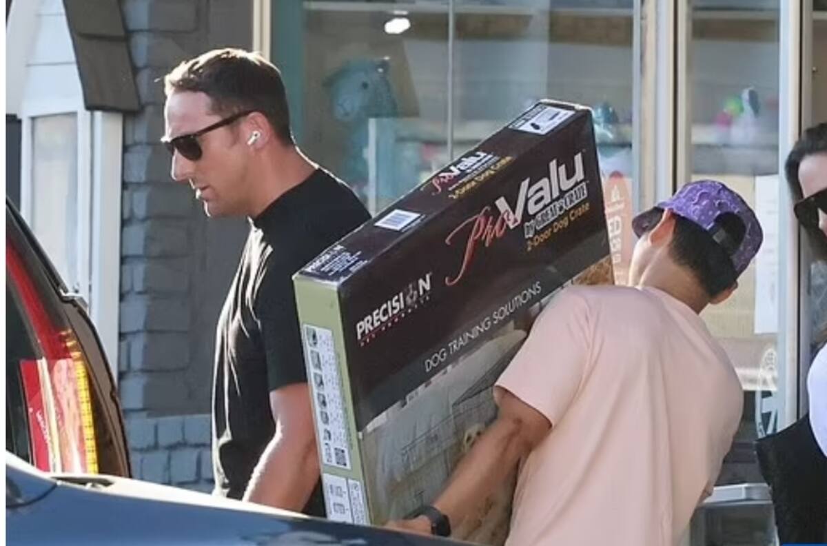 Angelina Jolie regresa a Los Ángeles tras el rodaje de su película y hace tierna compra con su hijo