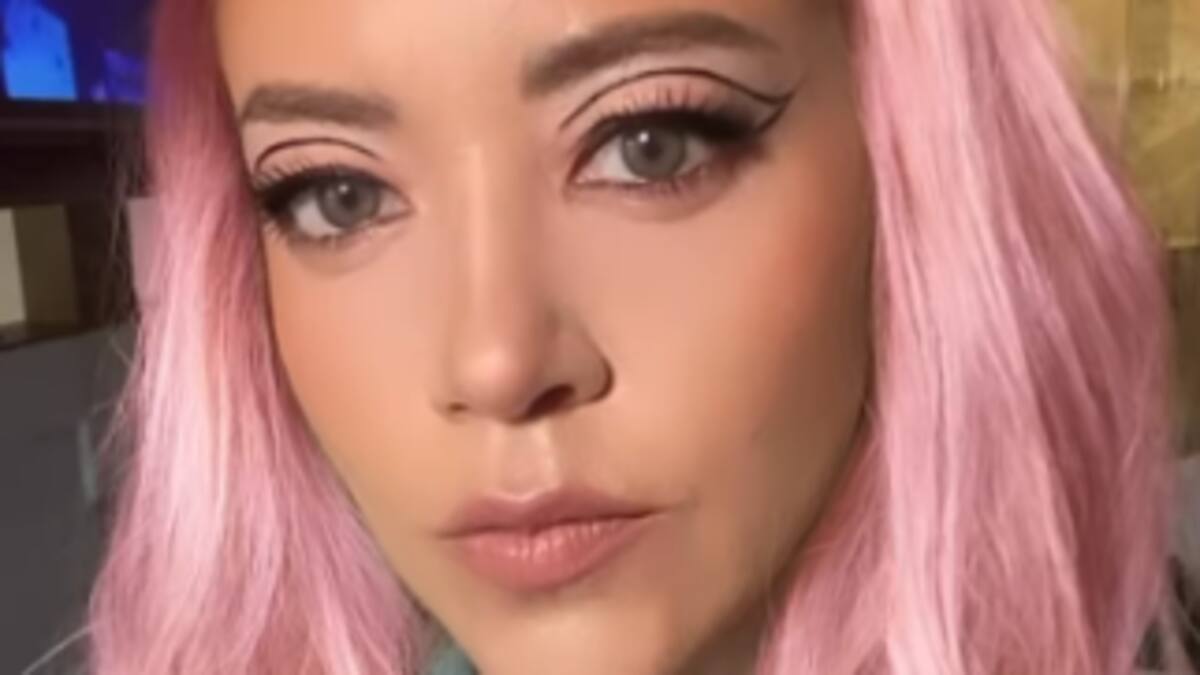 Fernanda Castillo se despide del rubio y se tiñe el cabello con tono que va en tendencia