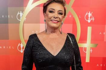 Yalitza Aparicio asombra con este arriesgado look en la alfombra de los premios Ariel 2022