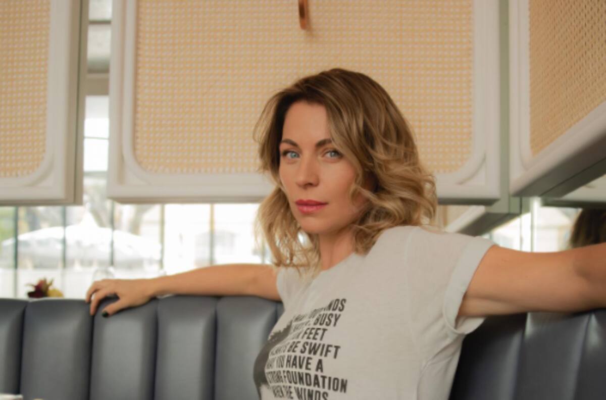 Fans llaman “suegra” a Ludwika Paleta tras protagonizar un video junto a su hijo adolescente