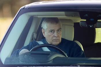 Acusadora del príncipe Andrés es vista con una apariencia irreconocible en Australia