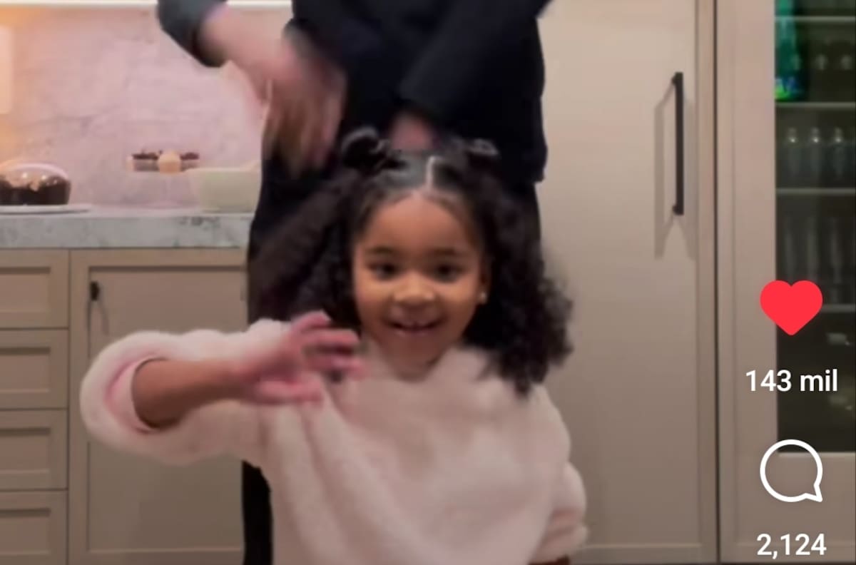 True Thompson cautiva las redes con singular baile junto a su padre Tristan