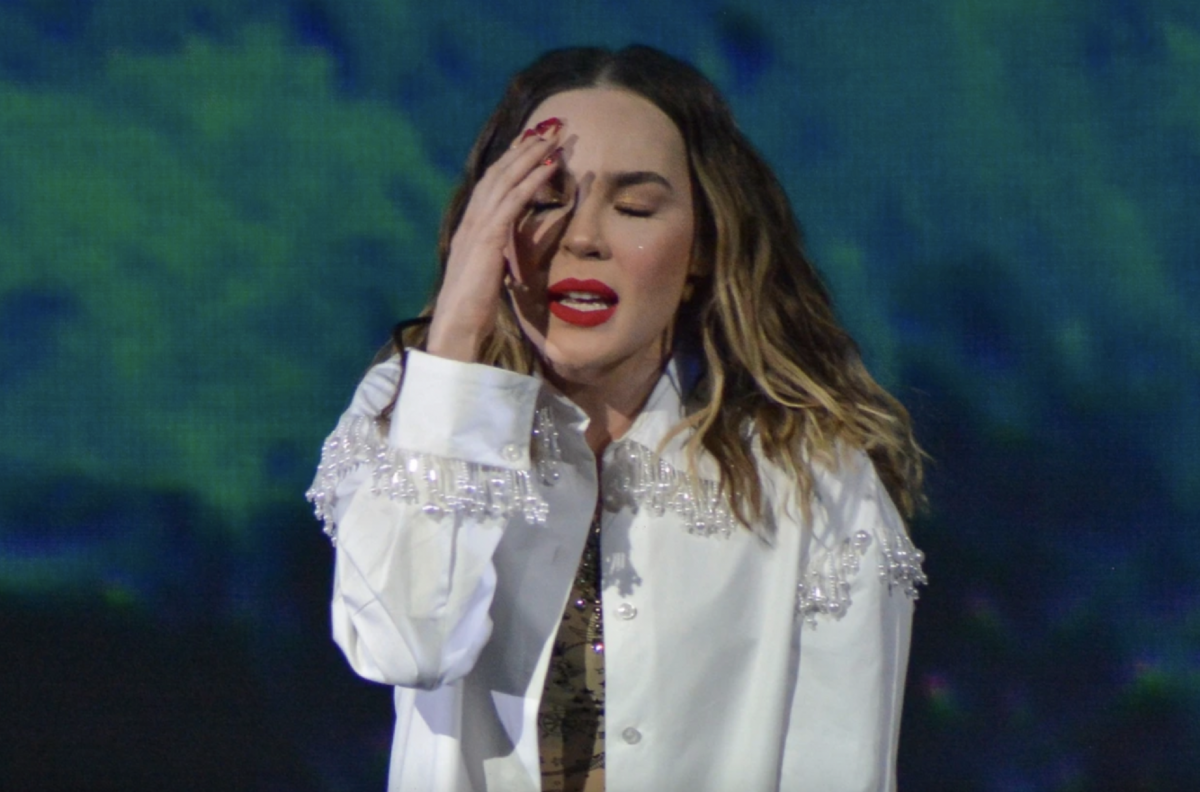 Belinda resulta lesionada por un fan que se subió al escenario y la tocó indebidamente