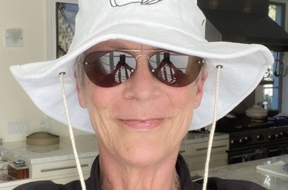 Ganadora del Óscar Jamie Lee Curtis orgullosa de que Karol G denuncie a revista que la manipuló