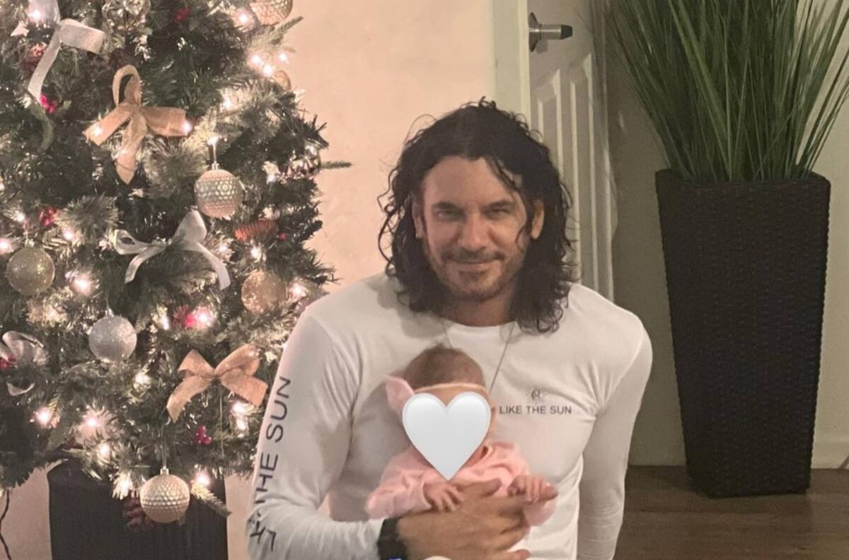 Mario Cimarro abandona su papel de duro y se entrega a la paternidad