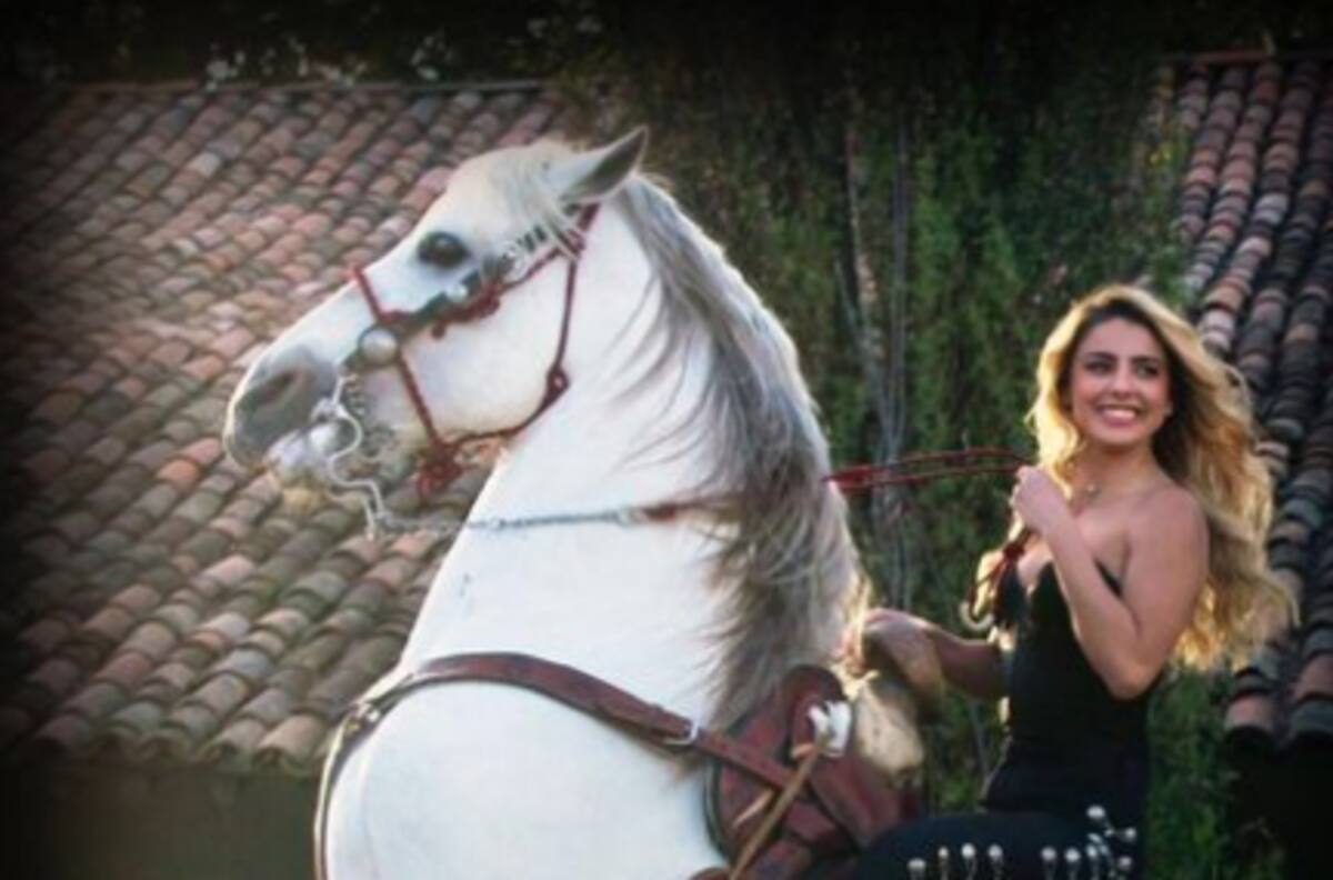 Michelle Renaud preocupa a sus fans luego de aparecer herida en el interior de una ambulancia