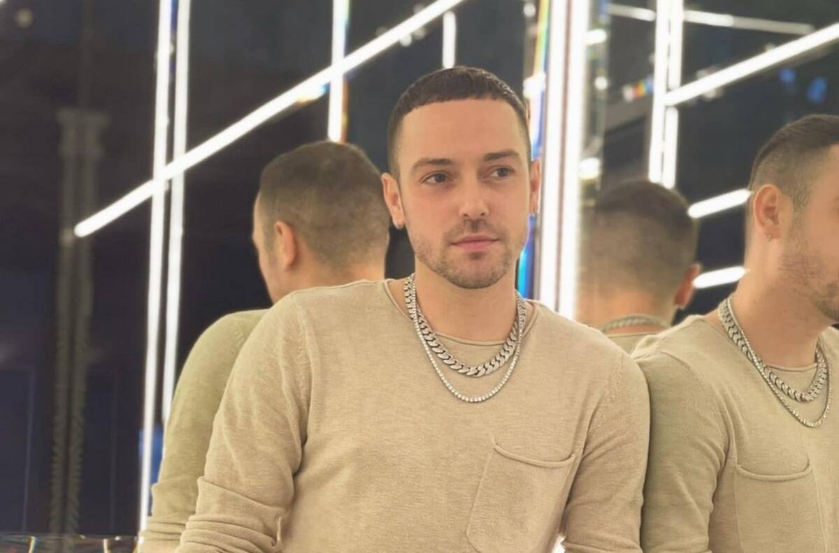 Pee Wee anuncia demanda legal en contra de revista y se burla de la publicación