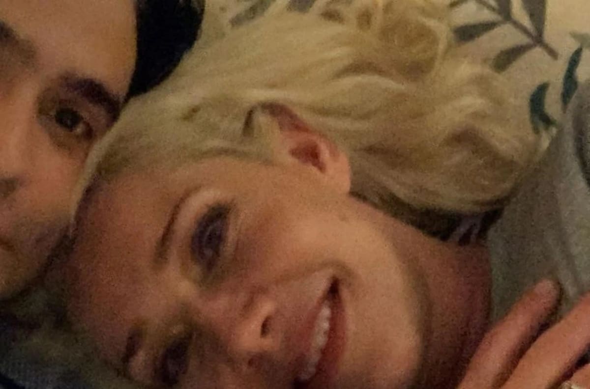 Cynthia Klitbo revela que no ha superado el maltrato de Juan Vidal mientras él tiene planes de boda