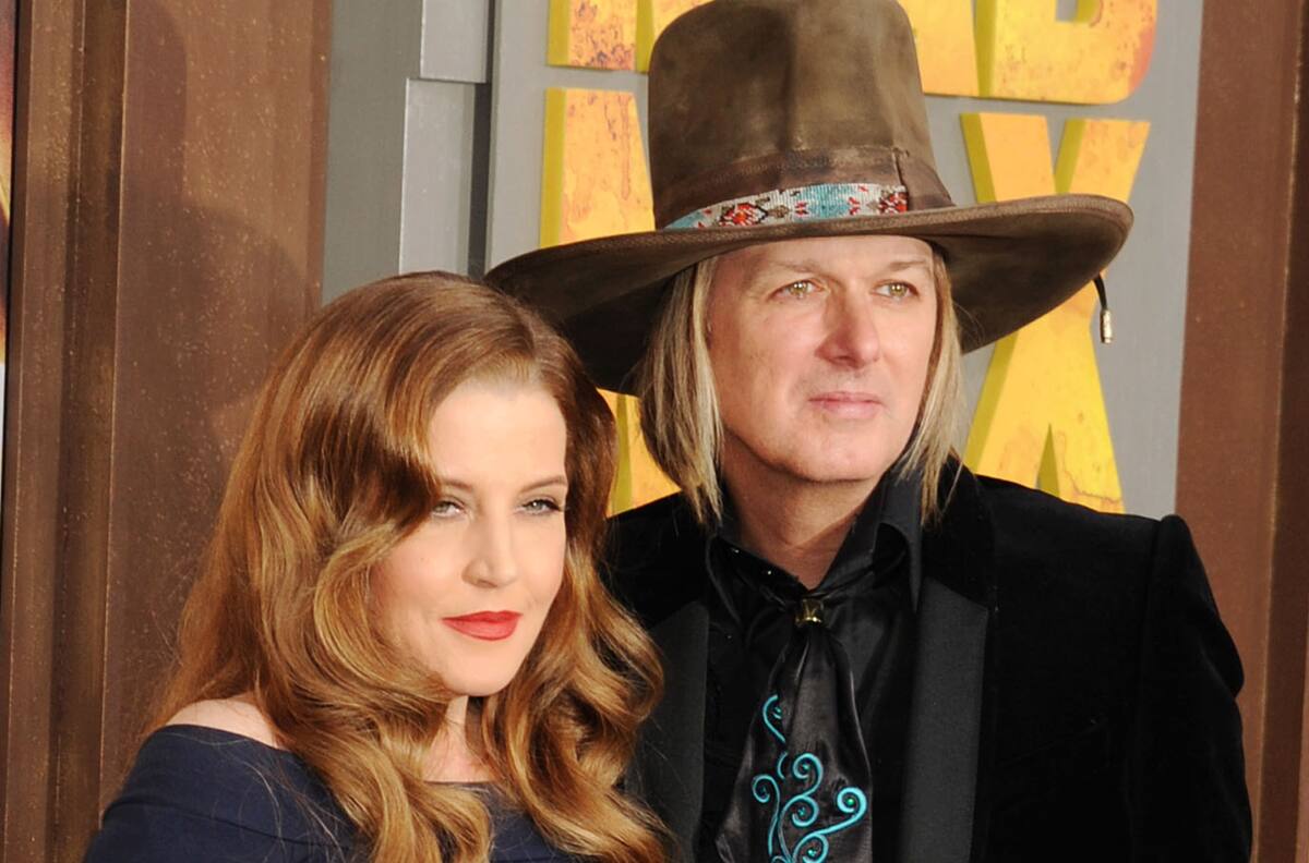 Ex esposo de Lisa Marie Presley pide la custodia total de sus hijas e irá a juicio por herencia