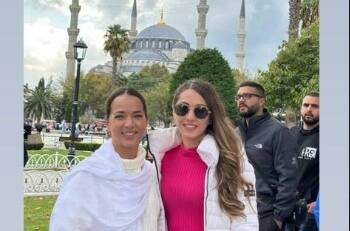 Adamari López estrena un conservador look europeo en sus vacaciones por Turquía