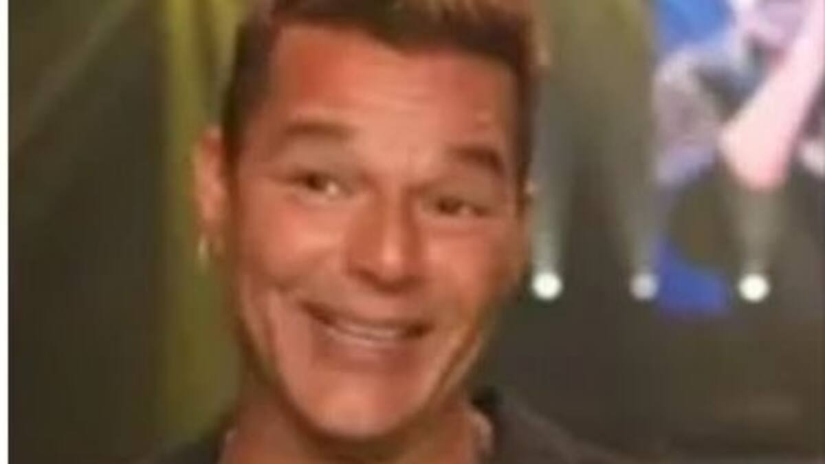 Ricky Martin hace importante anuncio pero se ve opacado por aspecto de su rostro