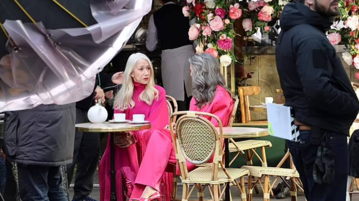 Dos actrices veteranas cuyas edades suman más de 140 años se lucen como nuevos rostros de cosméticos