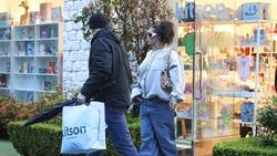 Rihanna cambia tiendas de lujos por jugueterías mientras espera a su segundo hijo