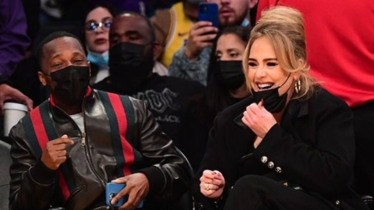 Adele goza con su novio en un juego de la NBA