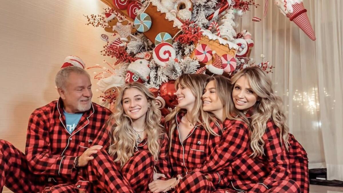 Sofía Castro sorprende con amorosa postal de su familia reunida para celebrar Navidad