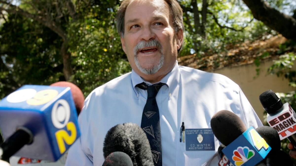 Forense que hizo autopsias a Michael Jackson y Whitney Houston es encontrado muerto