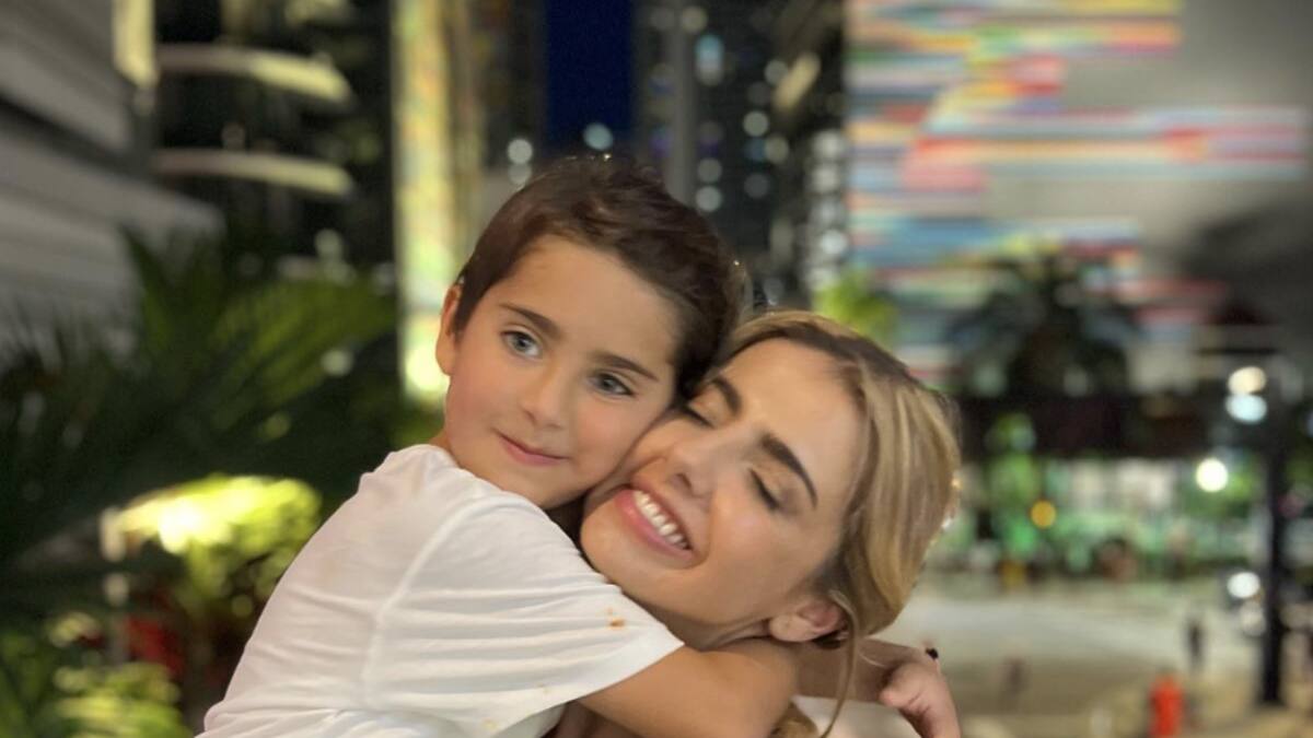 Michelle Renaud hace pesada broma a su hijo y seguidores se le van encima
