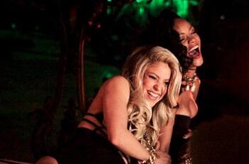 Shakira factura pero no olvida a Clara Chía a través de Instagram