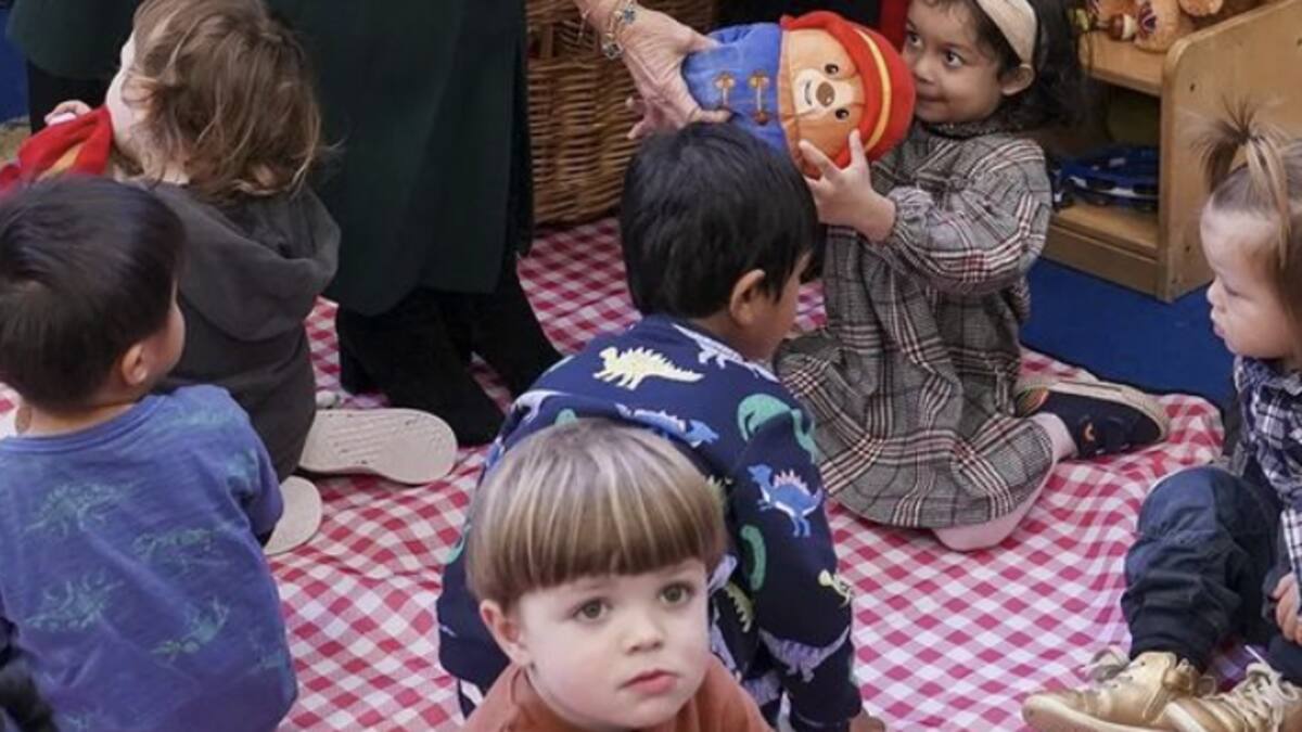 Reina Camila es acusada de racista tras la publicación de un video conviviendo con niños