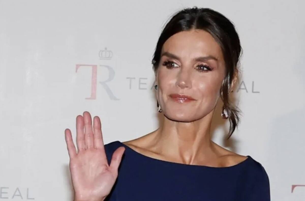 Reina Letizia rompe récord con su vestido; el modelo se agotó en minutos