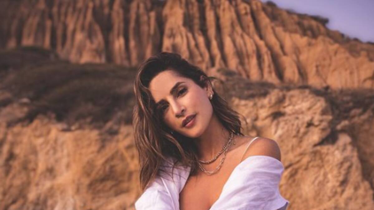 Carmen Villalobos entrega curiosos mensajes a través de los colores de su ropa