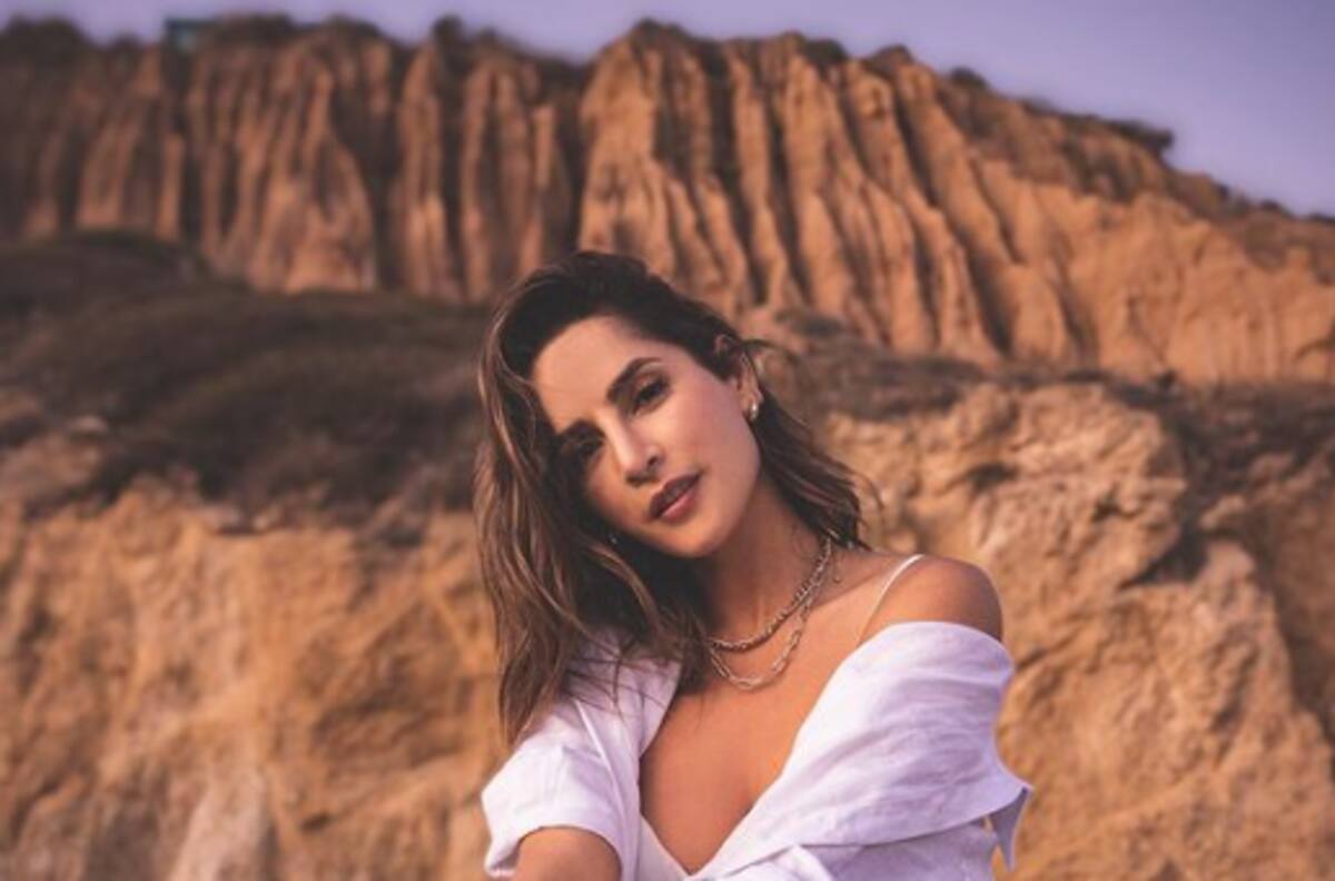 Carmen Villalobos entrega curiosos mensajes a través de los colores de su ropa