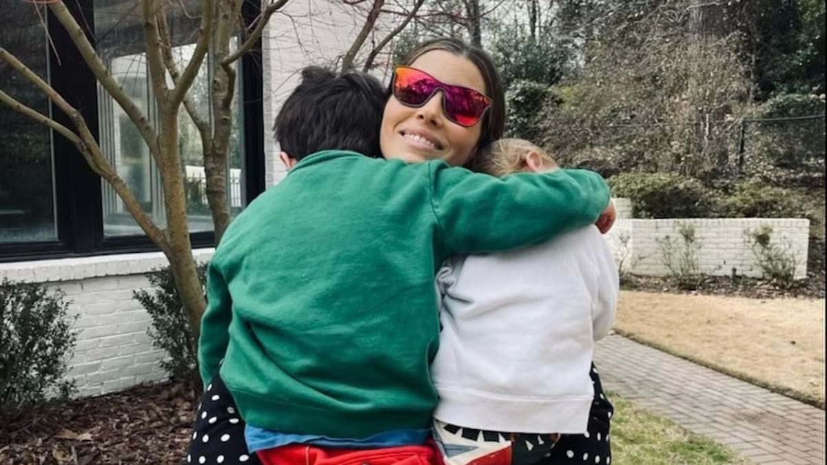 Jessica Biel entrega su mejor consejo para no estresar a los niños en Navidad