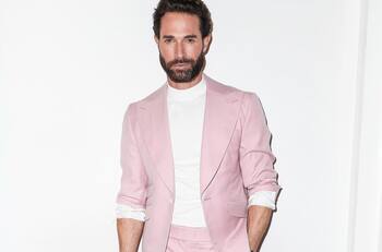 Un Sebastián Rulli “rosado” pide ayuda a sus fans y ellos creen que habla de un problema