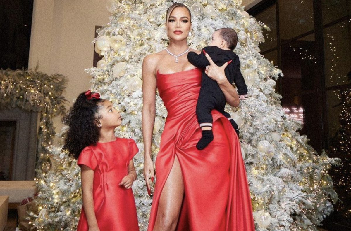 True Thompson y su pequeño hermano protagonizan postal navideña de Khloé Kardashian