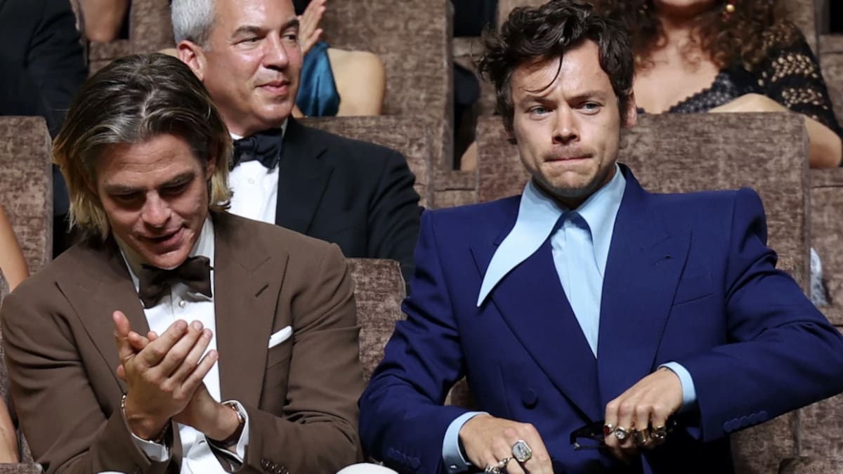 Chris Pine aclara si Harry Styles le escupió