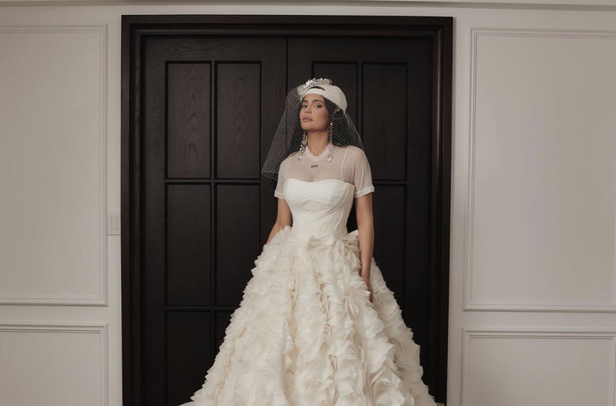 Con champaña y rodeada de gente, así se preparó Kylie Jenner para la Met Gala